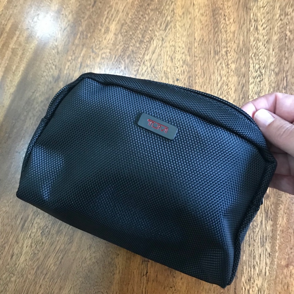 NWT TUMI black travel bag w accessories - Picture 2 of 4